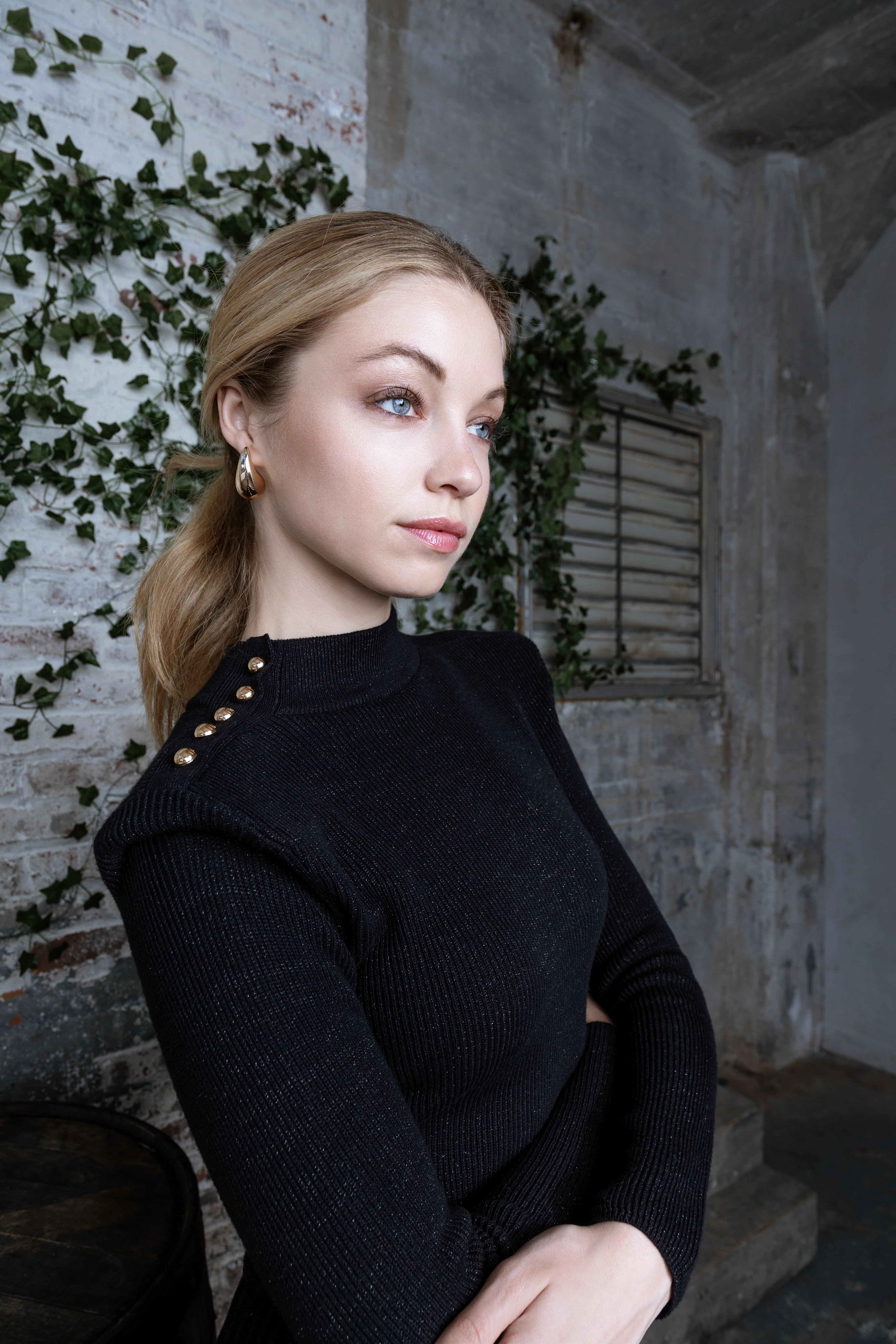 BLACK ELYRIAN SWEATER - Image 2
