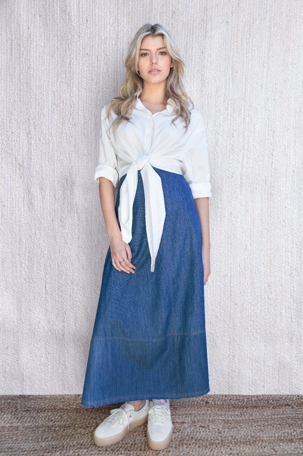 DARK DENIM FLARE SKIRT - Image 4